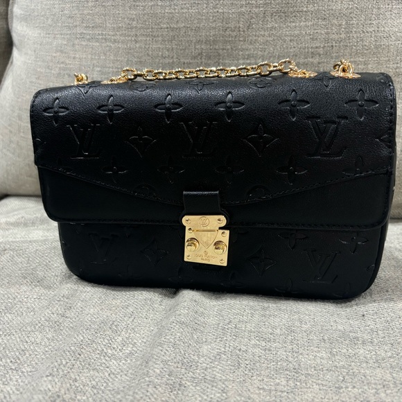 louis vuitton purse - Picture 1 of 8